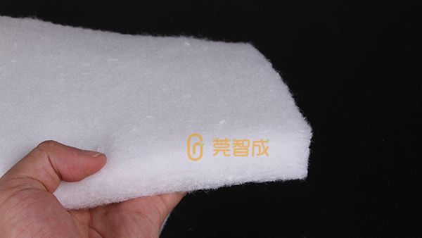 塑造良好的睡眠環(huán)境，選擇軟硬適中的床墊硬質棉