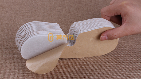 背膠針刺棉的特性主要表現(xiàn)在什么方面？